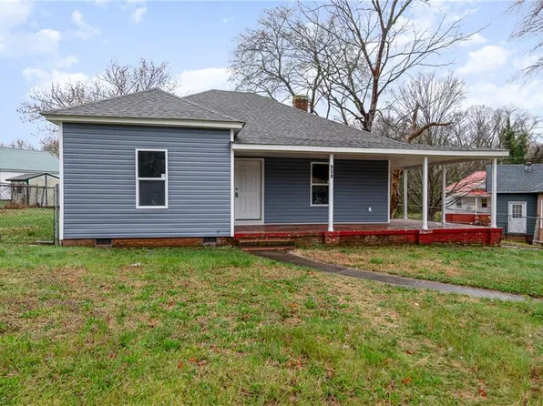 938 Overlook Ave, Eden, NC 27288