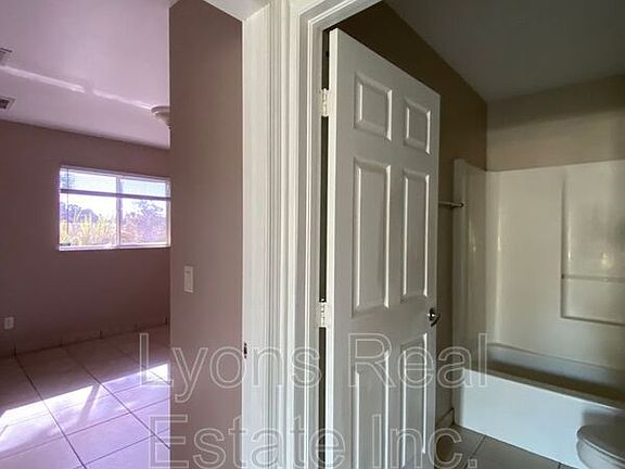 5th image of 3017 Gilbert Ave S