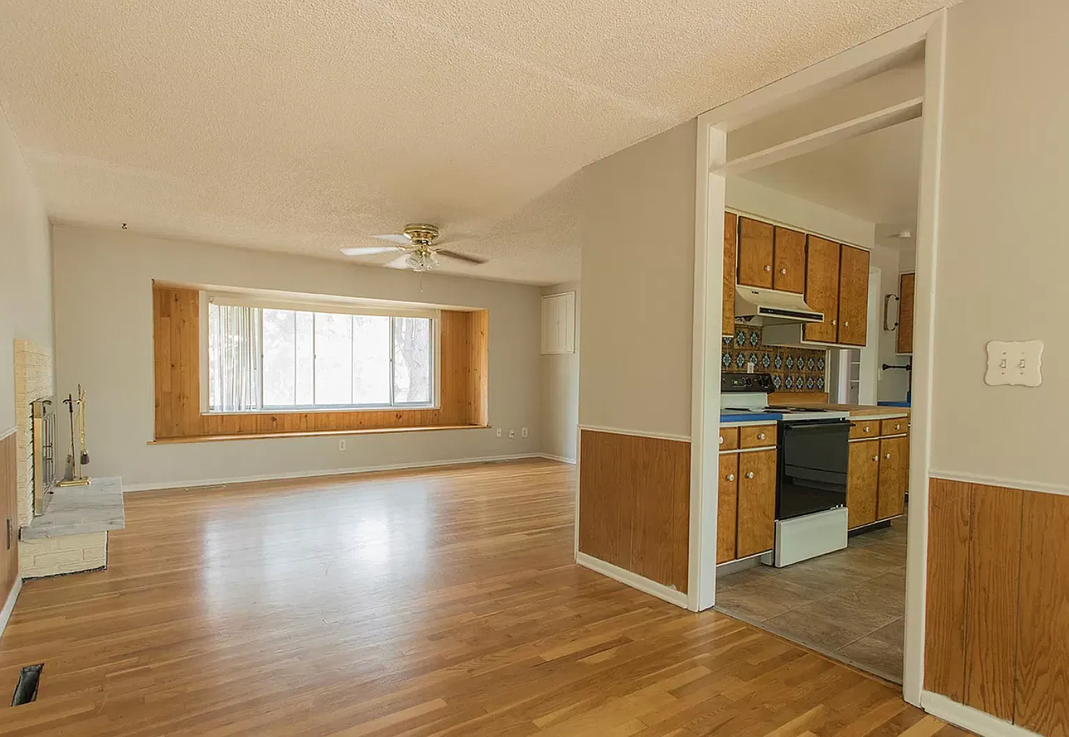 5 bed, 2256 sqft, $4,950 — Photo 3