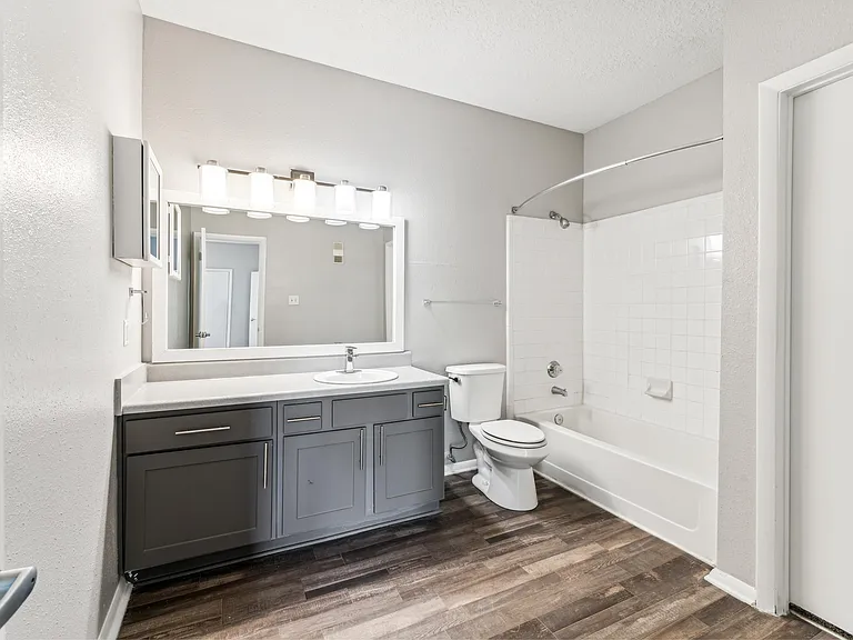 Waterford Creek Apartments — Photo 27
