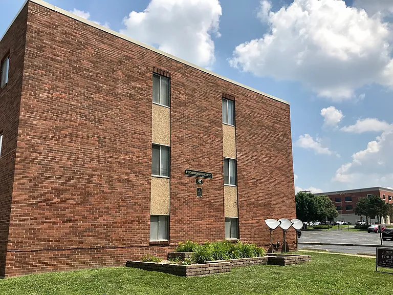 317 W Washington St #I — Photo 10
