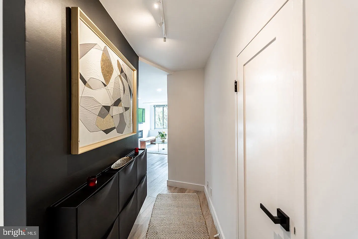 3 bed, 2.0 bath, 1010 sqft, $5,500 — Photo 4