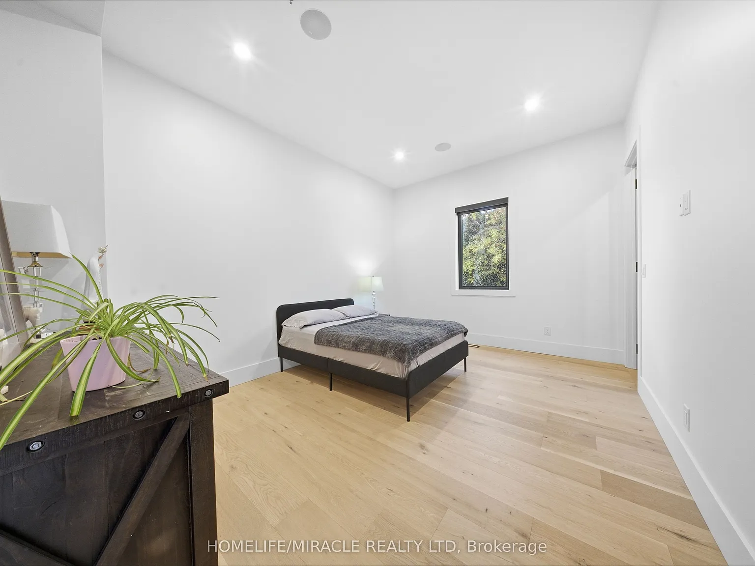 5 bed, $9,500 — Photo 4