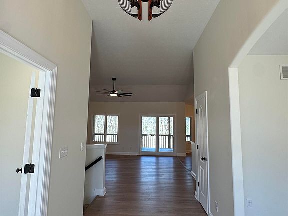 4th image of 4335 Creek Dr