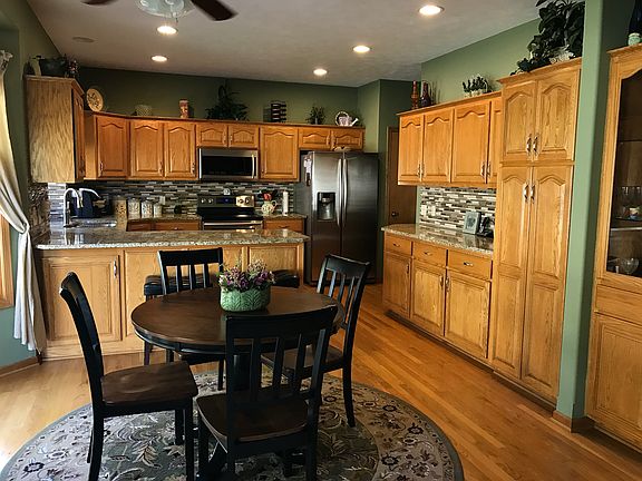 Kitchen w/ Granite Counters