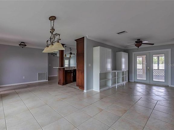 3rd image of 118 NE 9th Pl