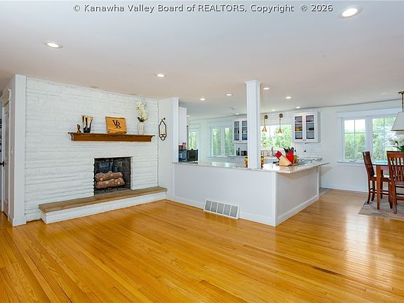 5th image of 286 Sunnybrook Dr