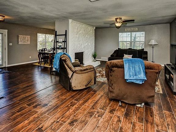 2nd image of 2151 Fairway Dr