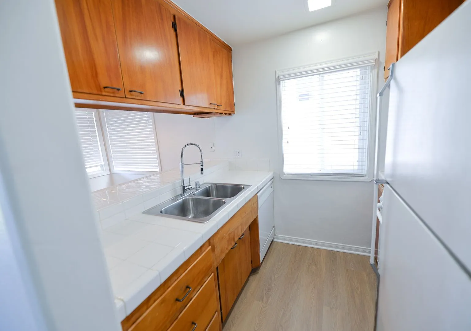 2715 Calle Del Comercio — Photo 3