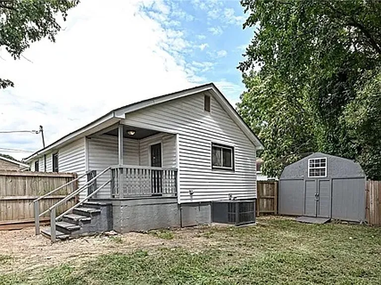 225 Charlesvoix Ave — Photo 16
