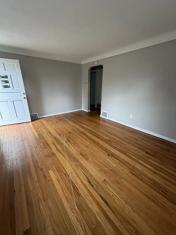 3 bed, 1.0 bath, 987 sqft, $1,500 — Photo 2