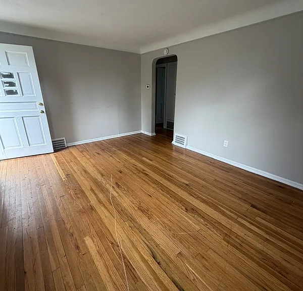 16910 Lotus Dr — Photo 2