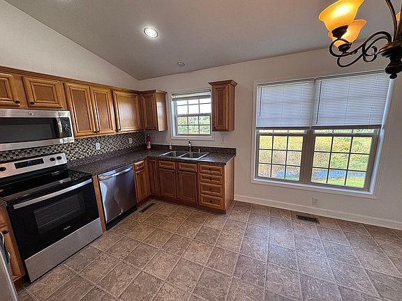 4th image of 324 Silverton Way