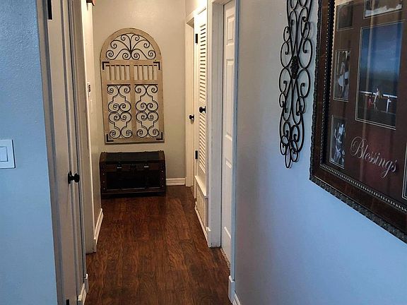 3rd image of 304 Belmont Cir