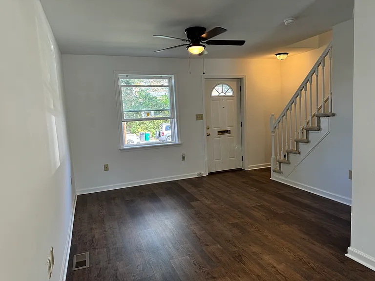 554 Hand Ave — Photo 2