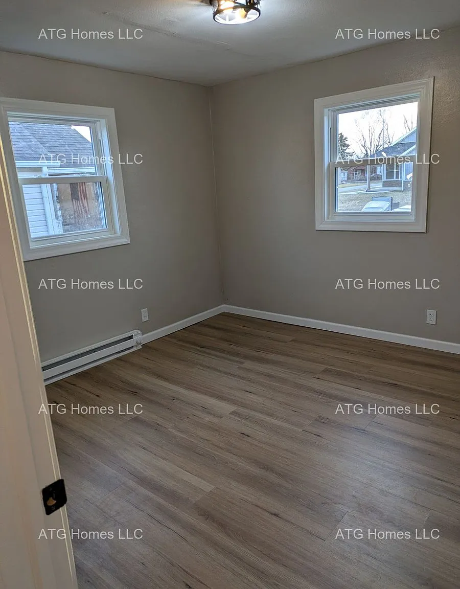 1006 N Carver — Photo 3