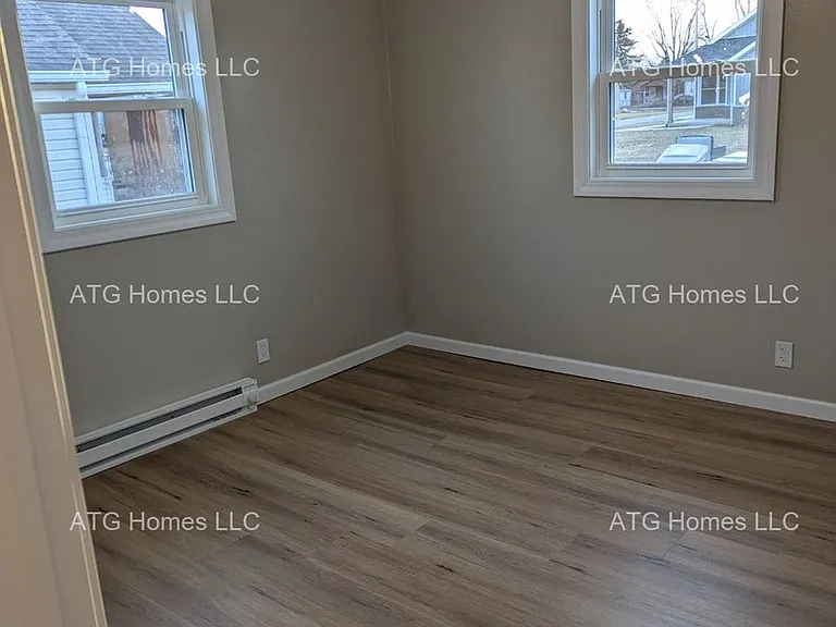 1006 N Carver St — Photo 3