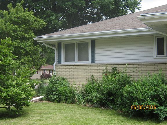 4th image of 297 Woodward St