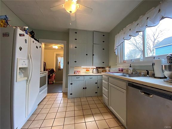 4th image of 1 Wadsworth St