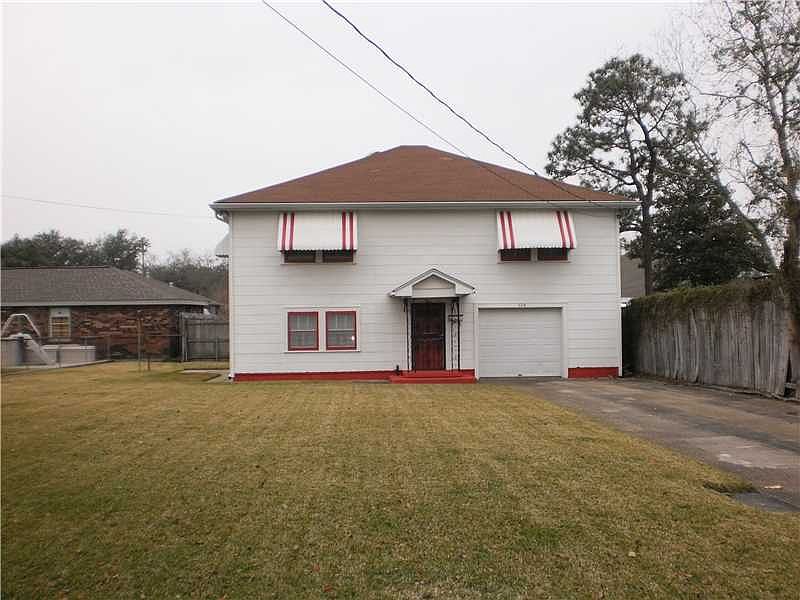 1st image of 524 Chalmette St