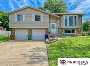 13305 S 33rd St, Bellevue, NE 68123