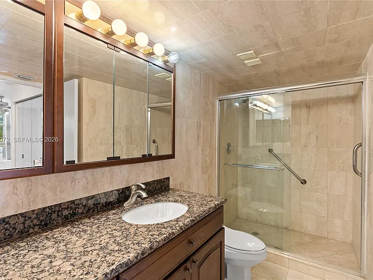 3600 Mystic Pointe Dr #310 — Photo 14