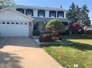 22348 Derby Rd, Woodhaven, MI 48183