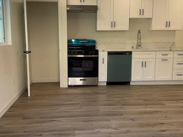 16936 Hartland St, Van Nuys, CA 91406