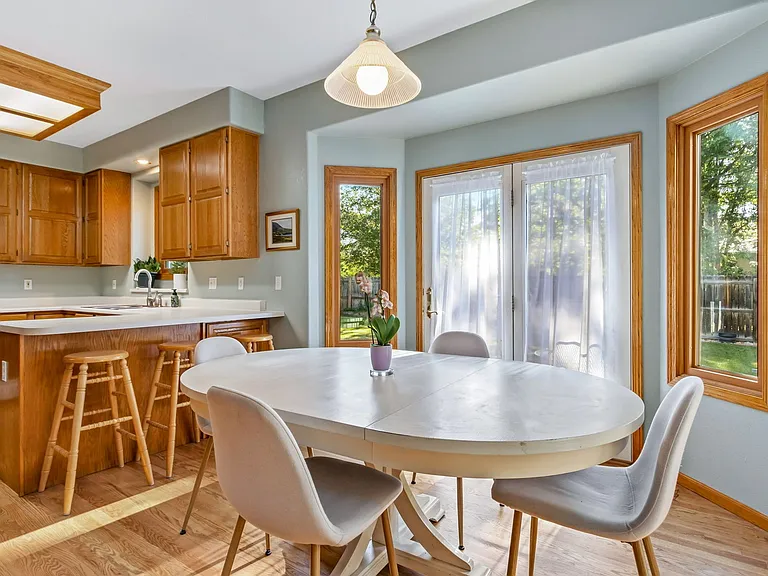 3761 Bromley Dr — Photo 10