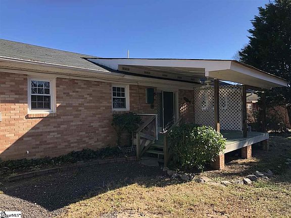 3rd image of 402 Reeves Dr
