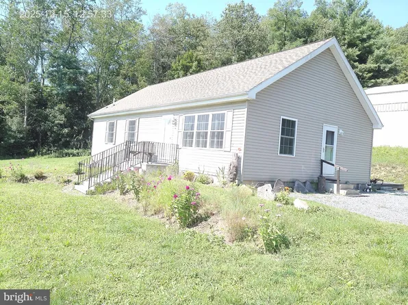 2865 Summer Valley Rd, New Ringgold, PA 17960