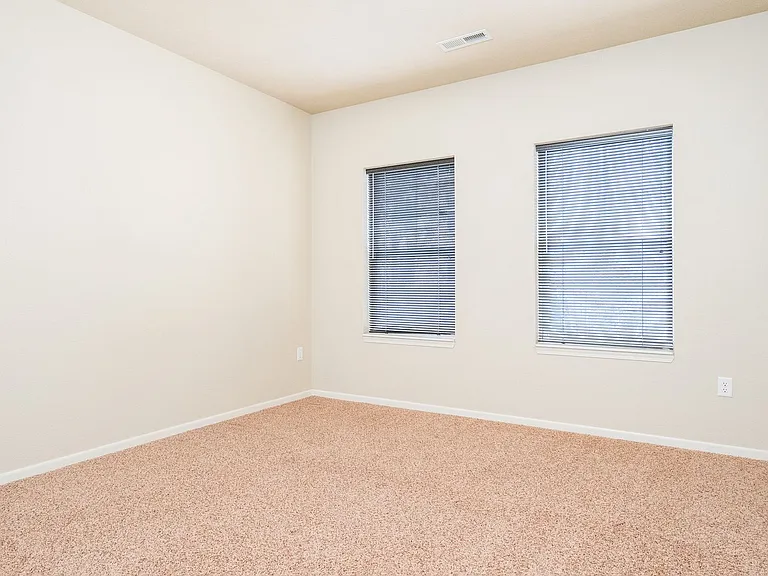 Highland Shores Apartments — Photo 19