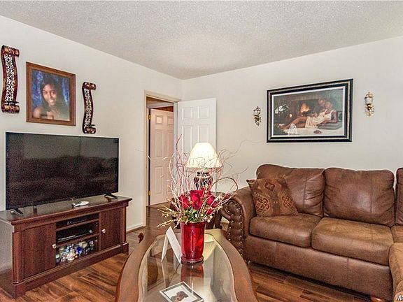4th image of 332 Green Leaf Dr