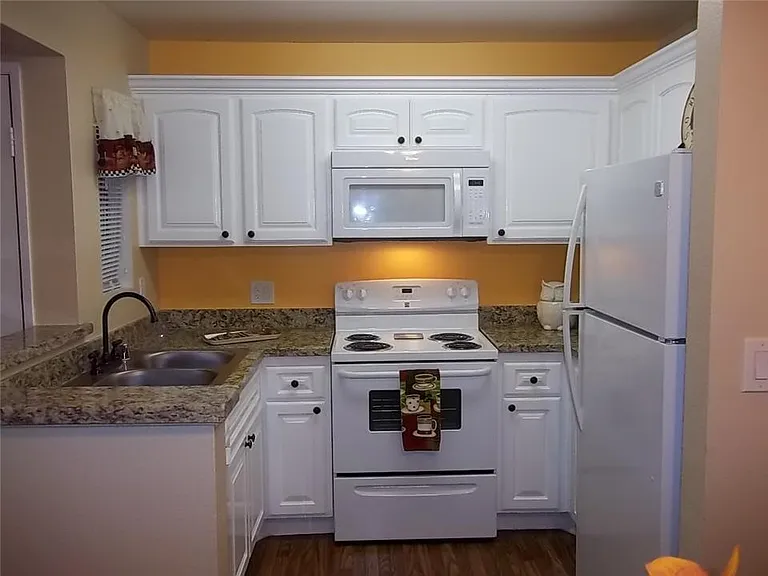Citrus Gardens Apartments — Photo 7