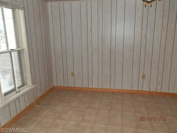 4th image of 831 Holland St