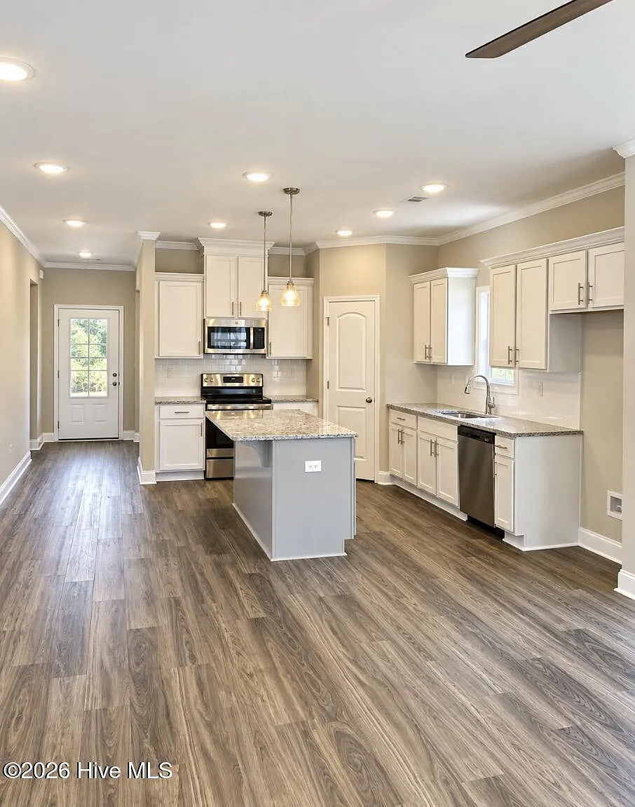3 bed, 2.0 bath, 1741 sqft, $1,875 — Photo 4