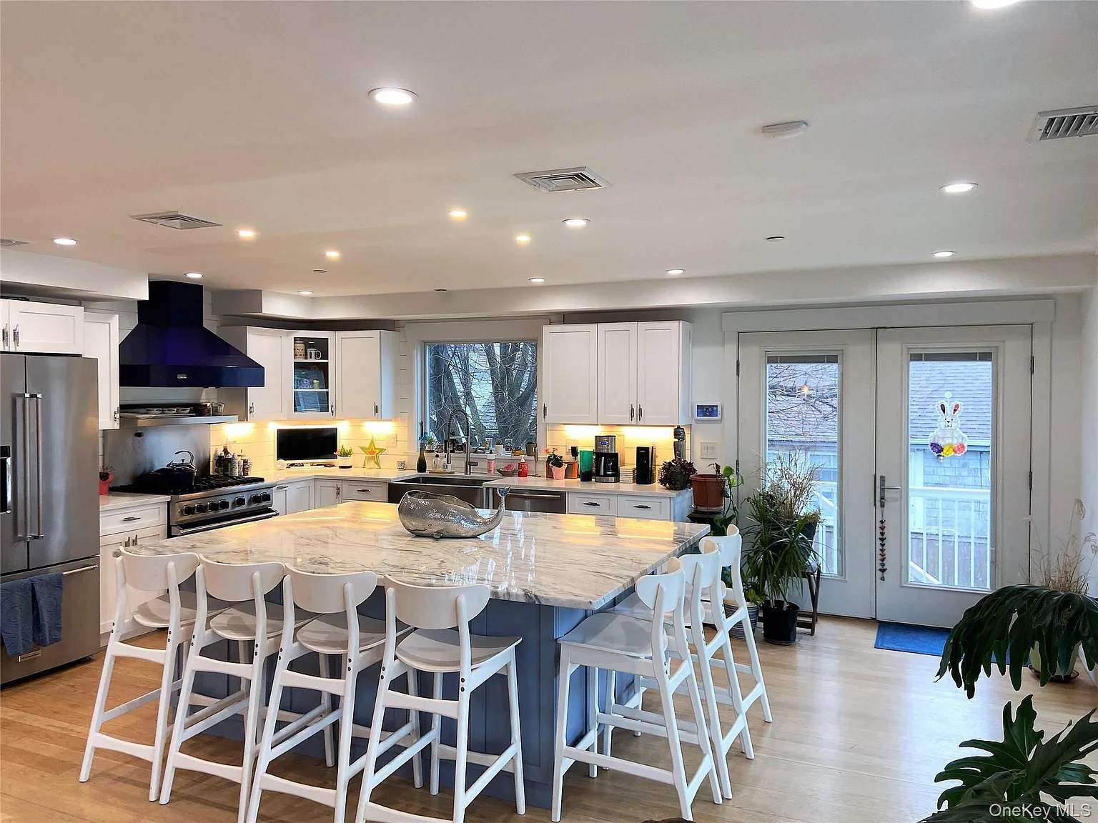 4 bed, 3.0 bath, 2400 sqft, $10,000 — Photo 3