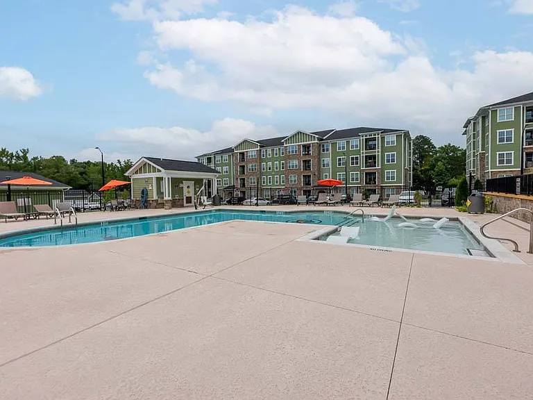Foxwood Apartments — Photo 10