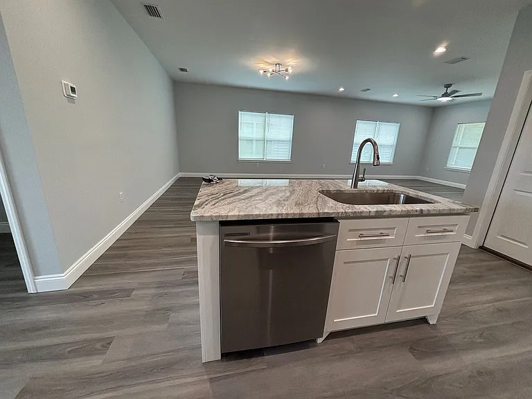 2940 Hall Ave — Photo 6