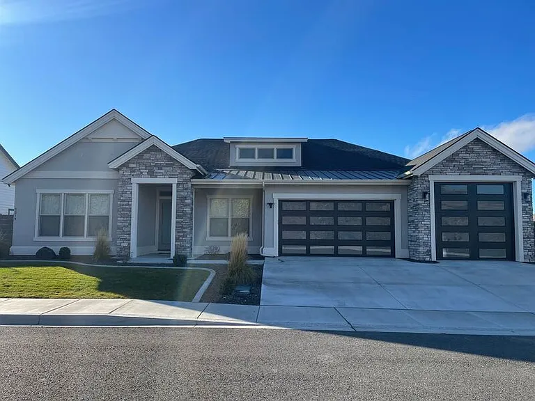 2319 Skyview Loop — Photo 2