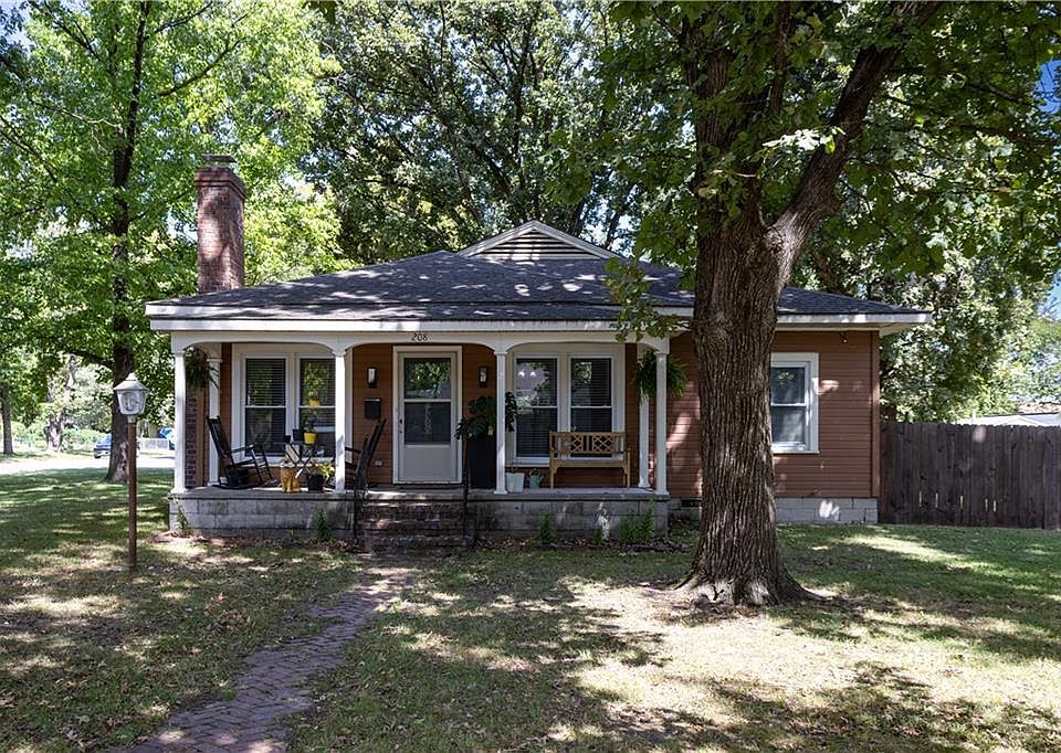 1st image of 208 W Euclid St