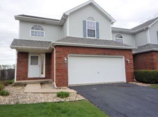 3301 Heritage Lake Dr, Lockport, IL 60441