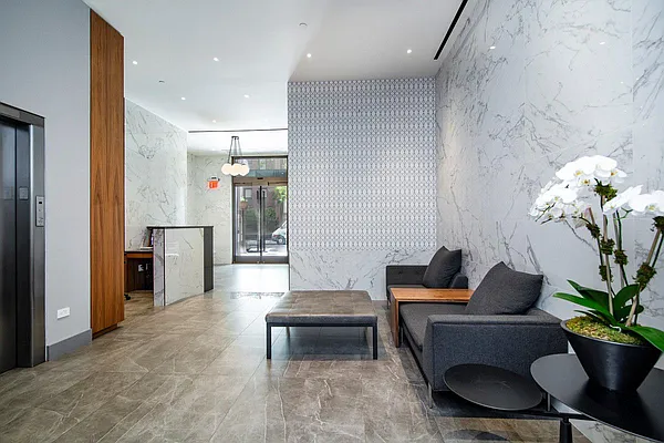 Sold by Flat Iron Real Estate | media 21