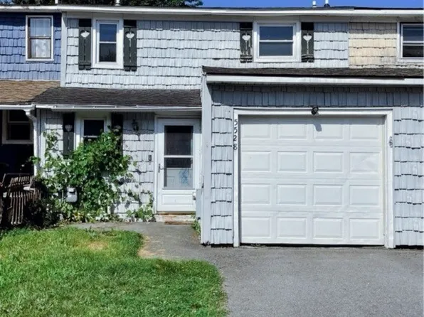 5528 Trastevere Rd, Clay, NY 13041