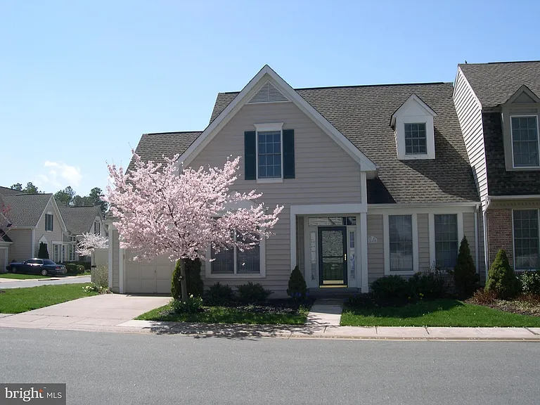 28400 Pinehurst Cir — Photo 1