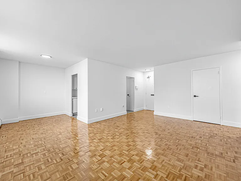 3950 Lawrence Ave E — Photo 13