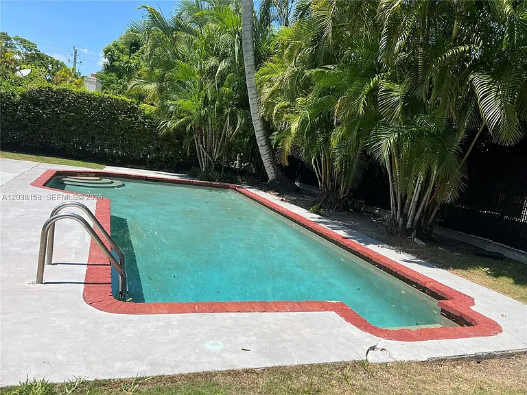 8025 SW 62nd Pl — Photo 2