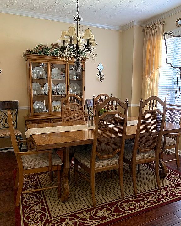 Large dining room 