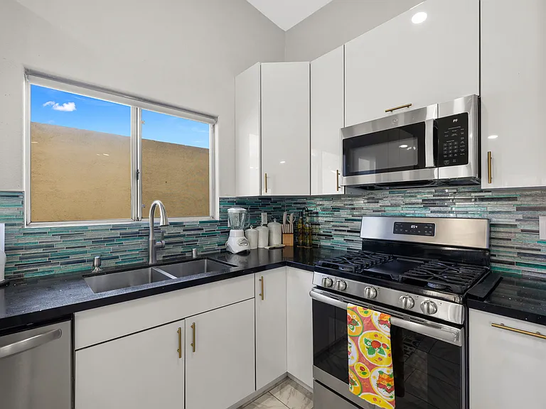 31115 Whispering Palms Trl — Photo 2