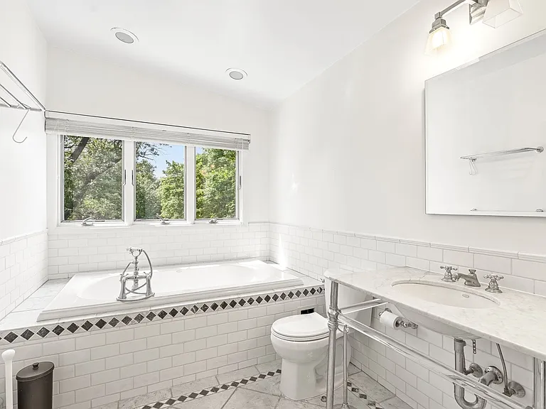 12 Seely Pl — Photo 17